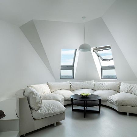 White Attic Apartment Одесса Экстерьер фото