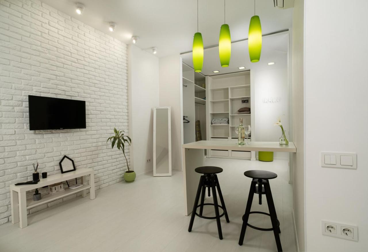 White Attic Apartment Одесса Экстерьер фото